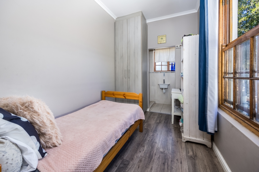 5 Bedroom Property for Sale in Graanendal Western Cape